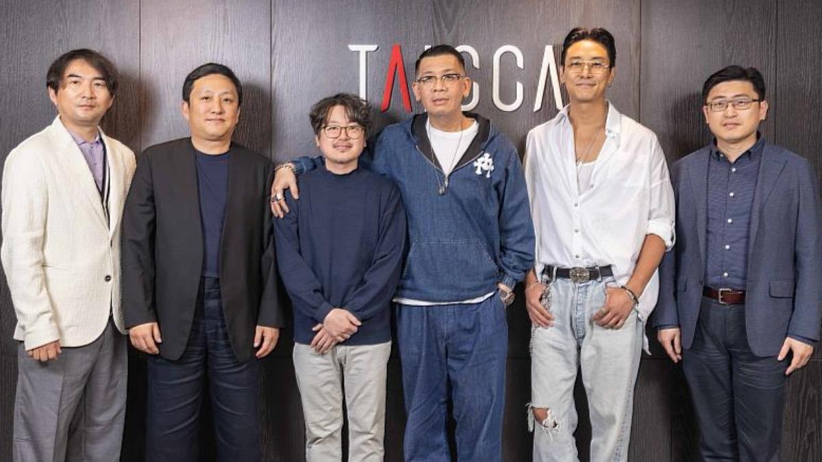 左起 Moving Pictures Co. 負責人李炯九、Mr. Romance CEO 沈世潤、《外傷重症中心》導演李度潤、文策院董事長蔡嘉駿、演員朱智勛、文策院院長盧俊偉。(圖/文策院提供)