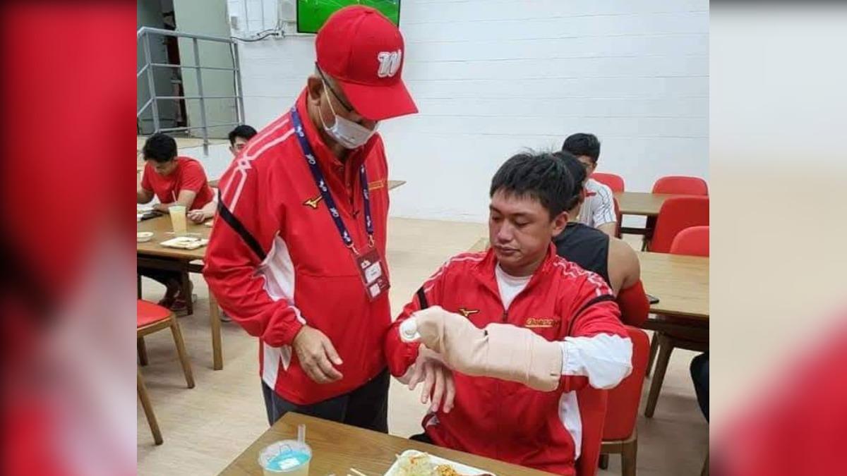 葉君璋說, 三董給團隊的觀念是「我們把球員找進來,就有義務幫助他們發展,讓他們在這裡成長,而不是短暫使用後就汰換。」(圖/味全龍提供)