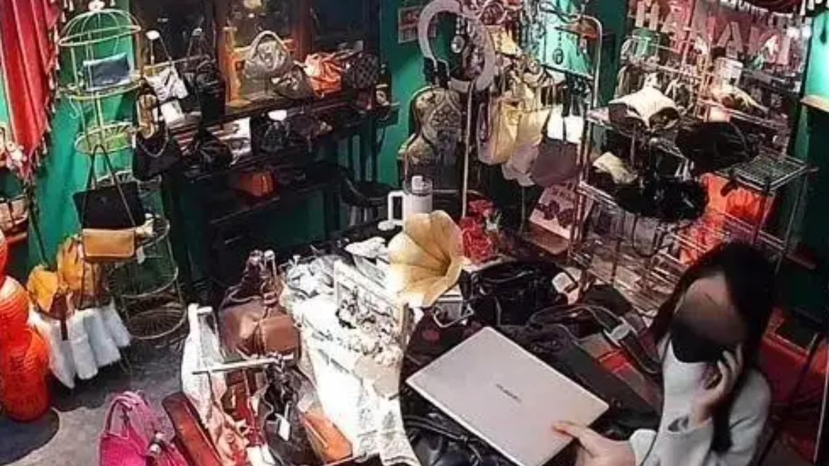偷精品遭逮 大陸女慣竊下跪哭:影響公務員考試
