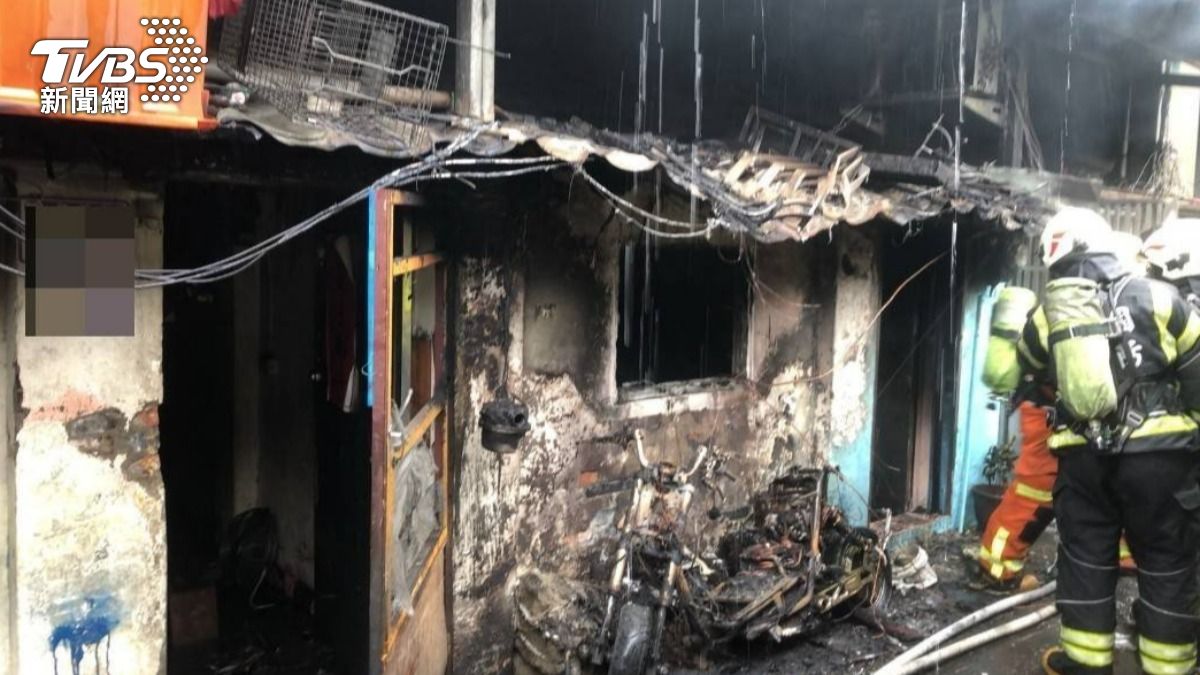 桃園電動機車爆炸燒民宅 一家三口不敢逃「躲浴室」傷勢曝