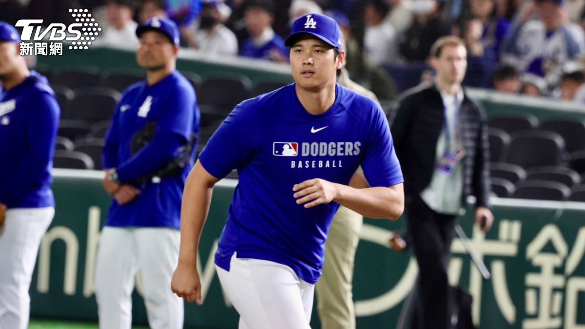 洛杉磯道奇隊球星大谷翔平在日本參加海外開幕賽，於比賽前一天抵達東京巨蛋練球，吸引大批球迷關注。（圖／李健緯 攝）