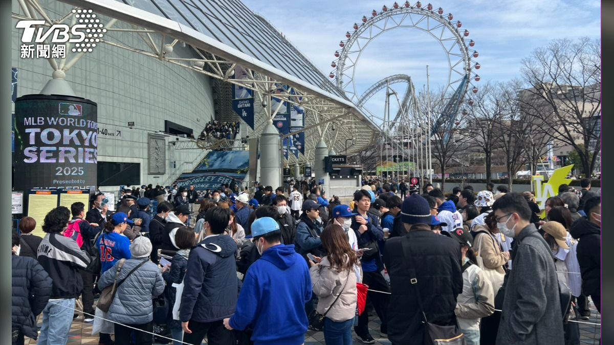 洛杉磯道奇隊球星大谷翔平在日本參加海外開幕賽，於比賽前一天抵達東京巨蛋練球，吸引大批球迷關注。（圖／李健緯 攝）