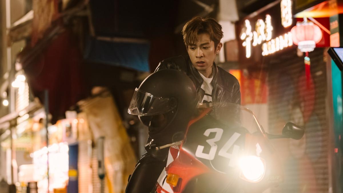 才開2次！香港男神Tyson Yoshi百萬跑車摔爛　痛喊：我快破產了