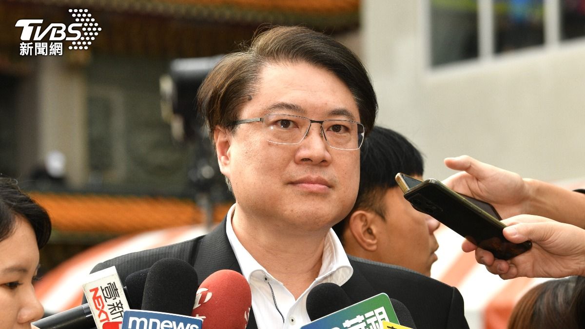 民進黨秘書長林右昌15日表示,人民對藍白的作為感到非常憤怒。(圖/胡瑞麒攝)