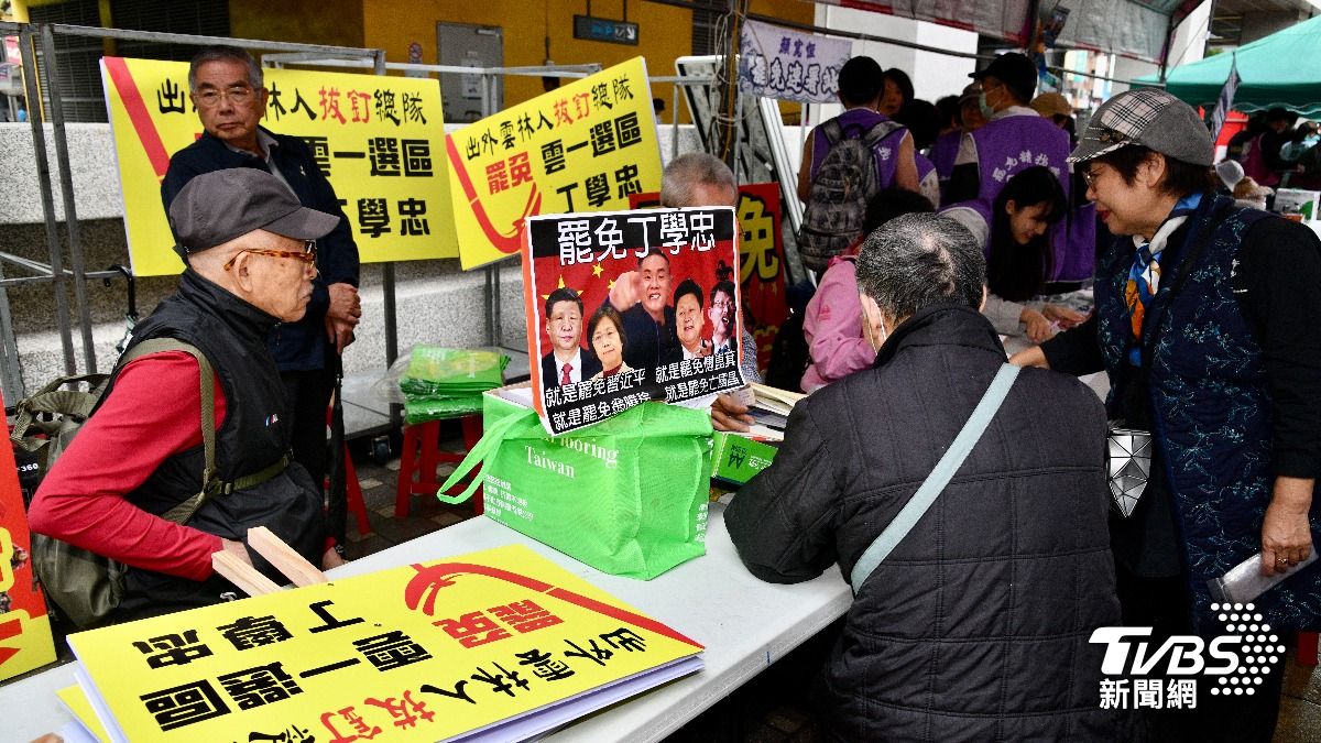 雲林罷團也到現場擺攤。(圖/胡瑞麒攝)