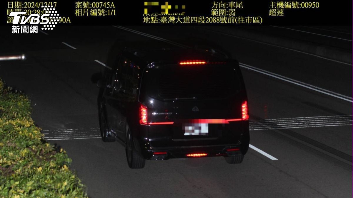 西屯區台灣大道4段2088號前測速桿是桿王。(圖/TVBS)