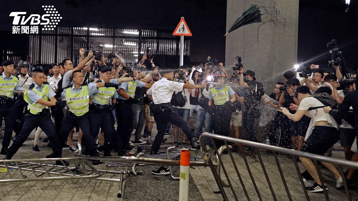 香港反送中時曾發生警民衝突。(圖/達志影像美聯社)