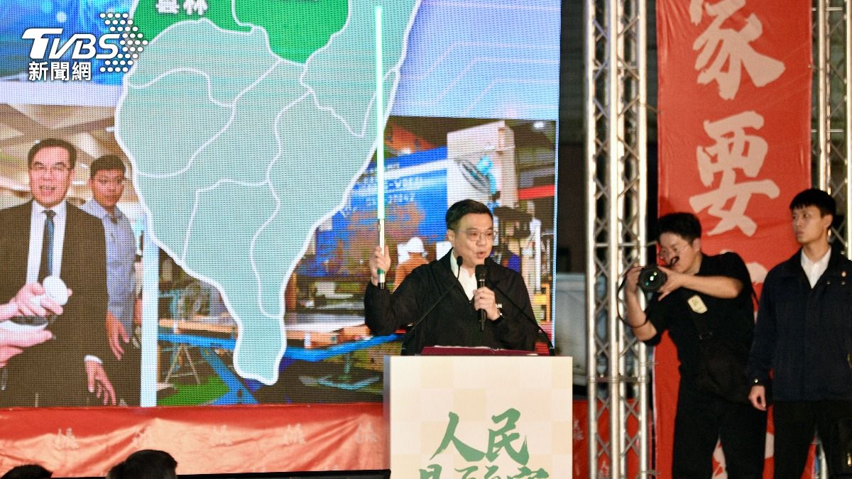卓榮泰宣講突拿出「綠色光劍」 大酸黃國昌、傅崐萁:我代表中央政府