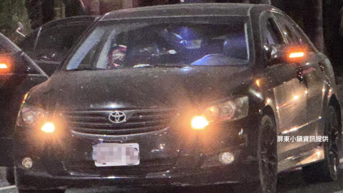 現場遺留一輛轎車。(圖/屏東小鎮資訊提供)
