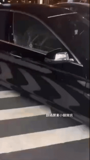 車輛擋風玻璃上遺留許多彈孔。(圖/屏東小鎮資訊提供)