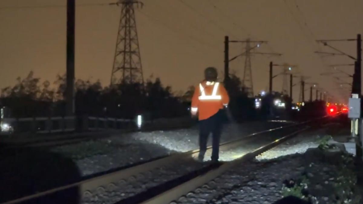 宜蘭行人「深夜闖入鐵軌」!遭自強號撞擊身亡