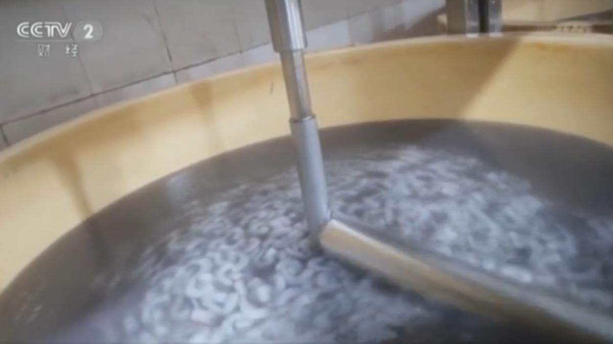 保水劑含磷酸鹽無毒 食用過量恐影響鈣吸收（圖／CCTV2）