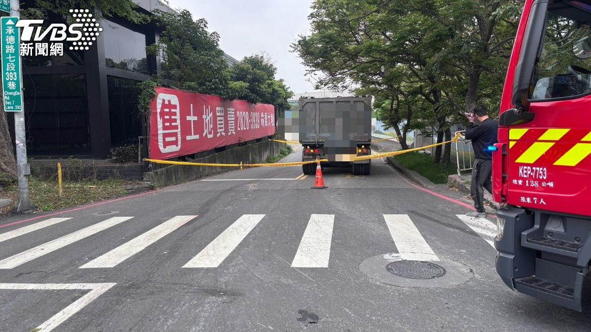 視線死角!聯結車右轉撞倒腳踏車 7旬婦遭輾「頭顱破裂」身亡