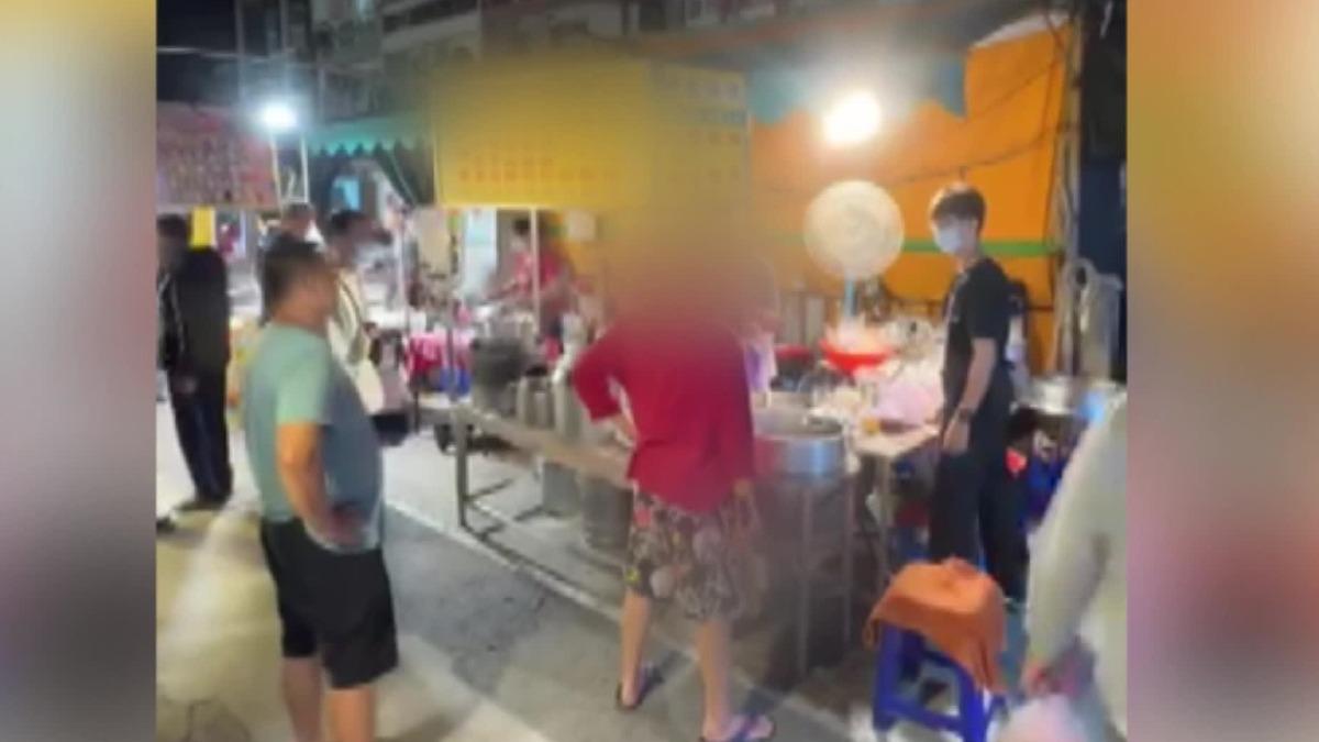 有必要拿球棒嗎?不滿排骨名攤排隊動線亂 男顧客火大爭執