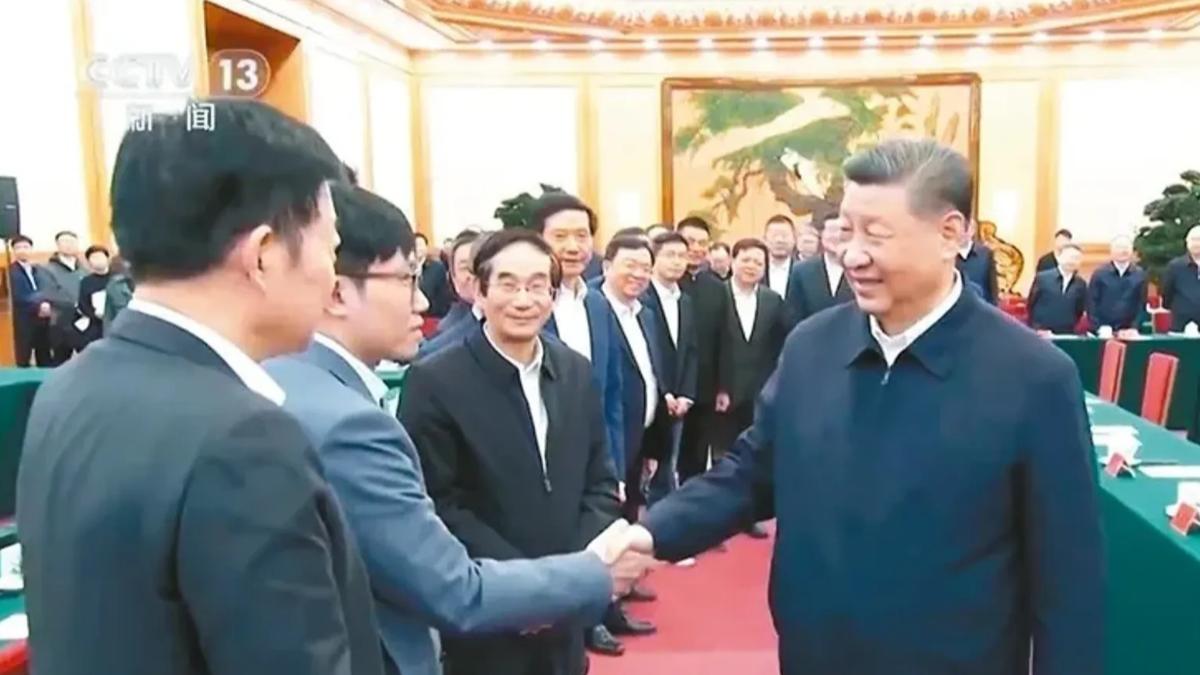 DeepSeek員工被當「國寶」!中共扣留護照限制出國 嚴密監控防技術外流