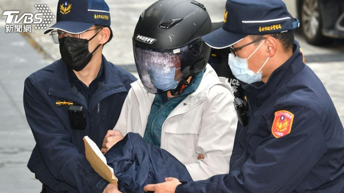 曾志新今天被帶往警局筆錄釐清犯案動機。(圖/胡瑞麒攝)