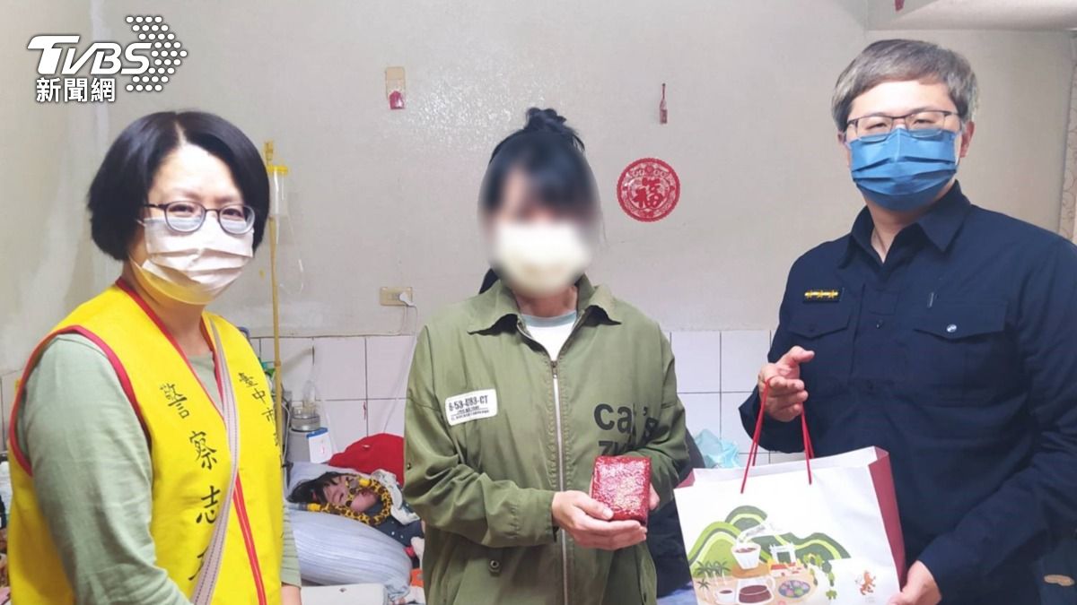 台中市一名30歲的許姓媽媽，2歲女兒因早產動刀，罹患腦性麻痺併發慢性呼吸衰竭。（圖／TVBS）