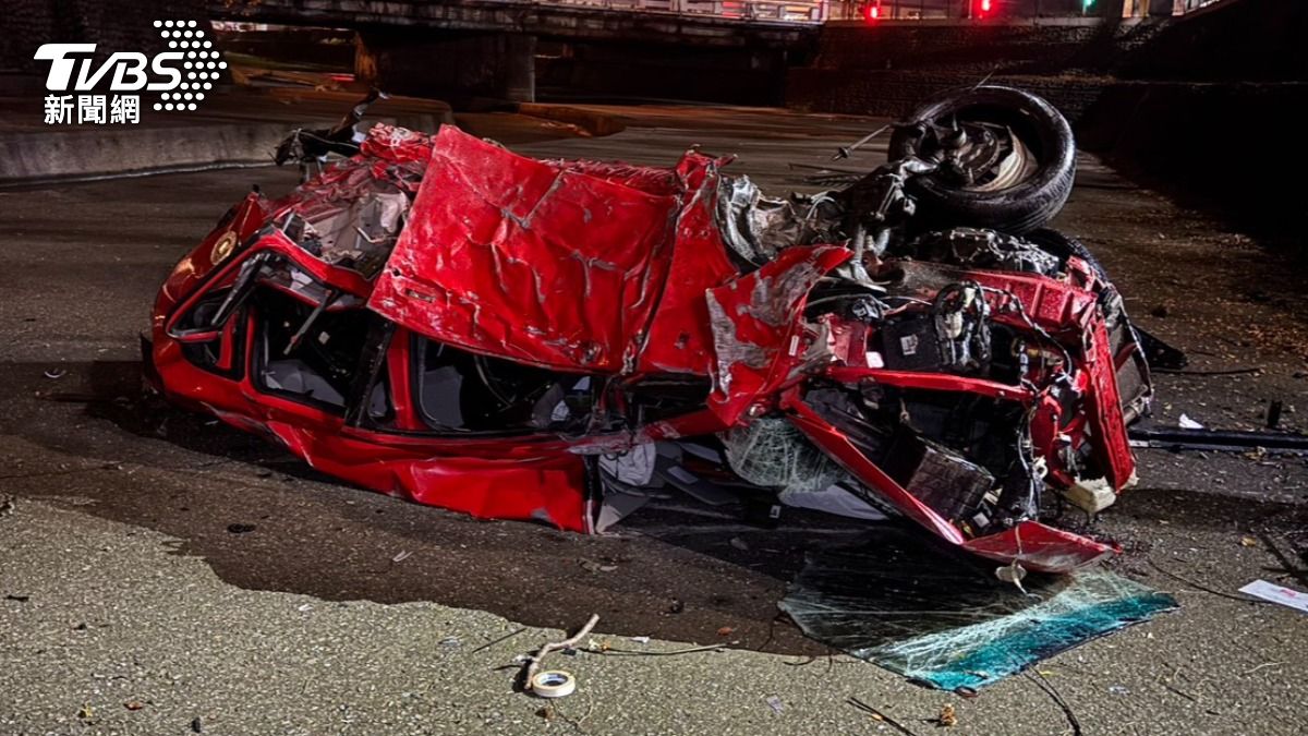 酒駕衝破欄杆墜3米溪「車扭成紅色廢鐵」 台中男肋骨斷