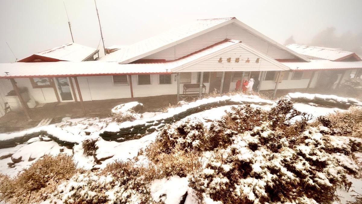 嘉明湖山區呈現銀白美景。（圖／嘉明湖國家步道 提供）