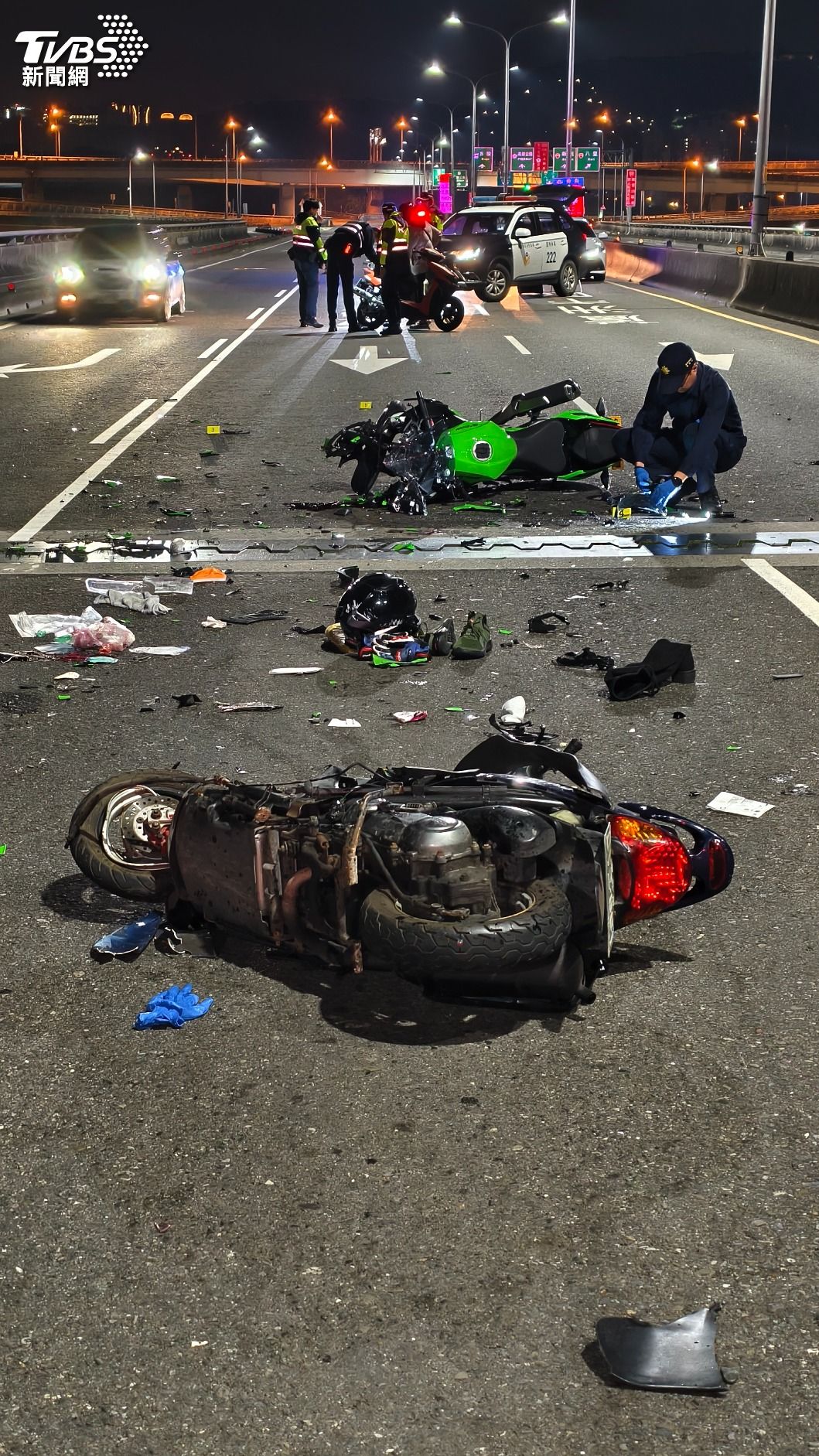 李姓老翁患有失智症,失蹤後騎機車逆向上永安大橋,與重機對撞身亡。(圖/陳冠宇攝)