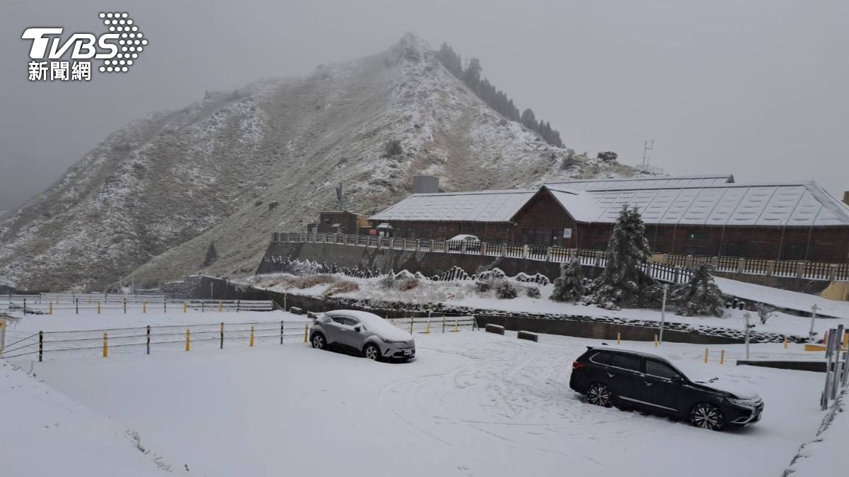 合歡山再下雪!積雪達「11.5公分」 銀白世界超美畫面曝光
