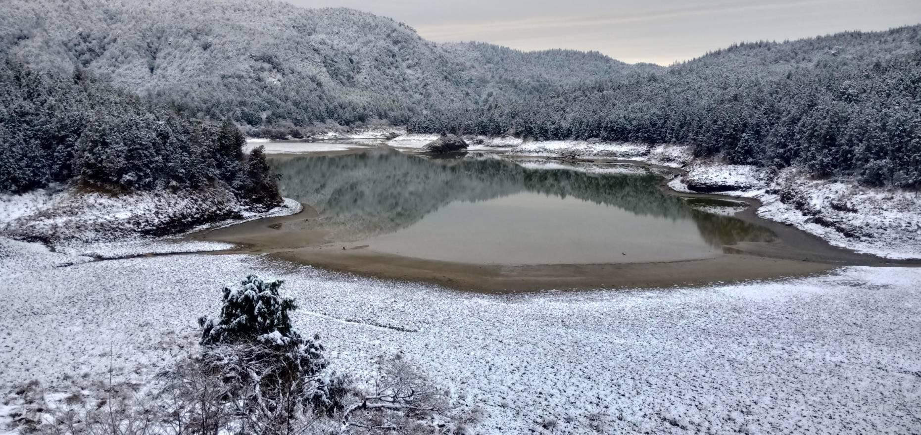 太平山莊18日降下3月雪。(圖/太平山莊提供)