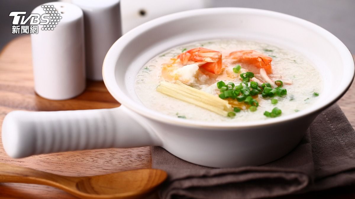 癌症患者應避免吃粥,並進行低碳水飲食。(示意圖/shutterstock達志影像)