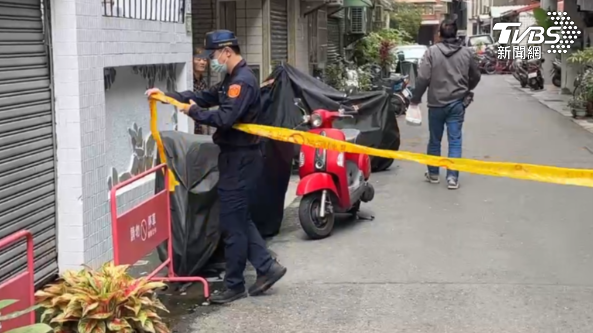 警方在現場重新拉起封鎖線。(圖/TVBS)