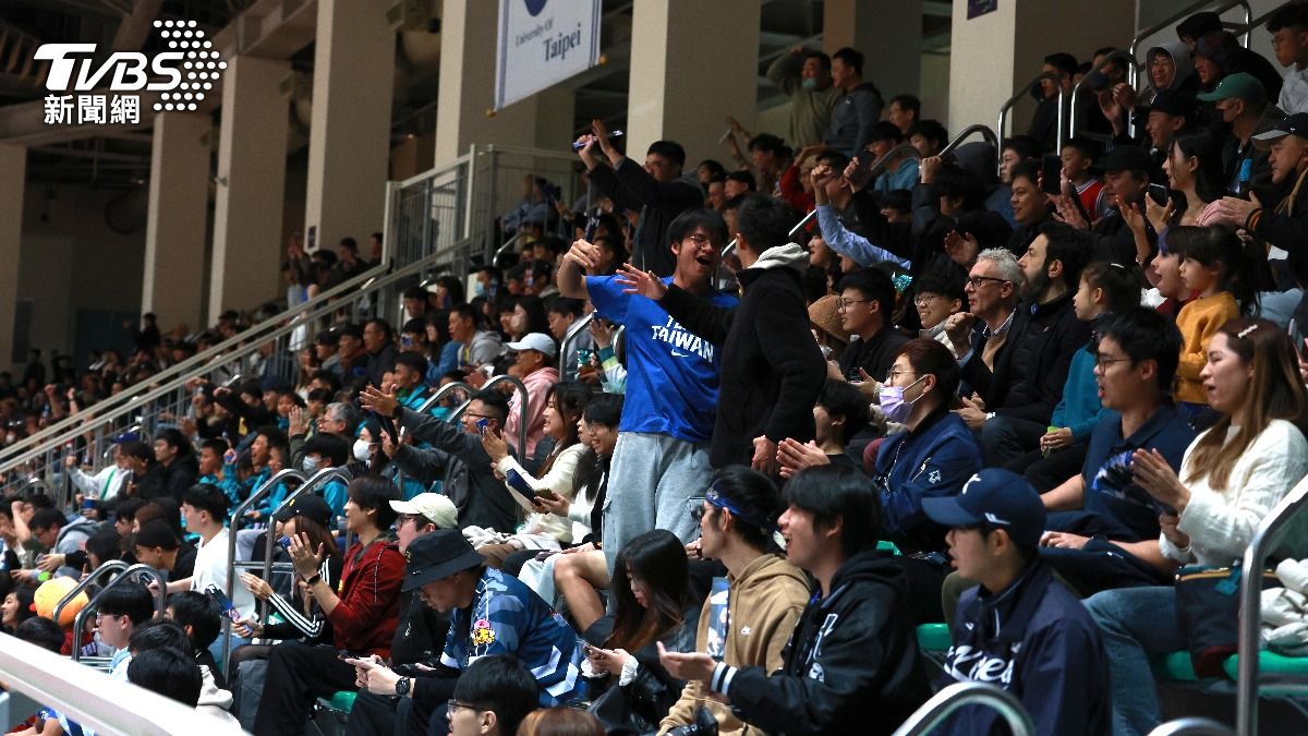 亞洲盃籃球賽/主場響起「台灣尚勇」!3328人見證勝利 嗨跳應援舞