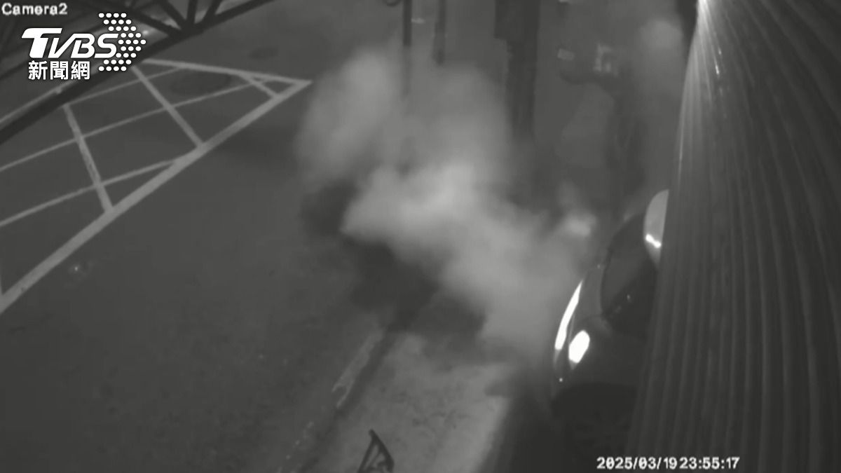 開到睡著!高雄男駕車撞爆民宅 「狂踩油門」冒煙起火