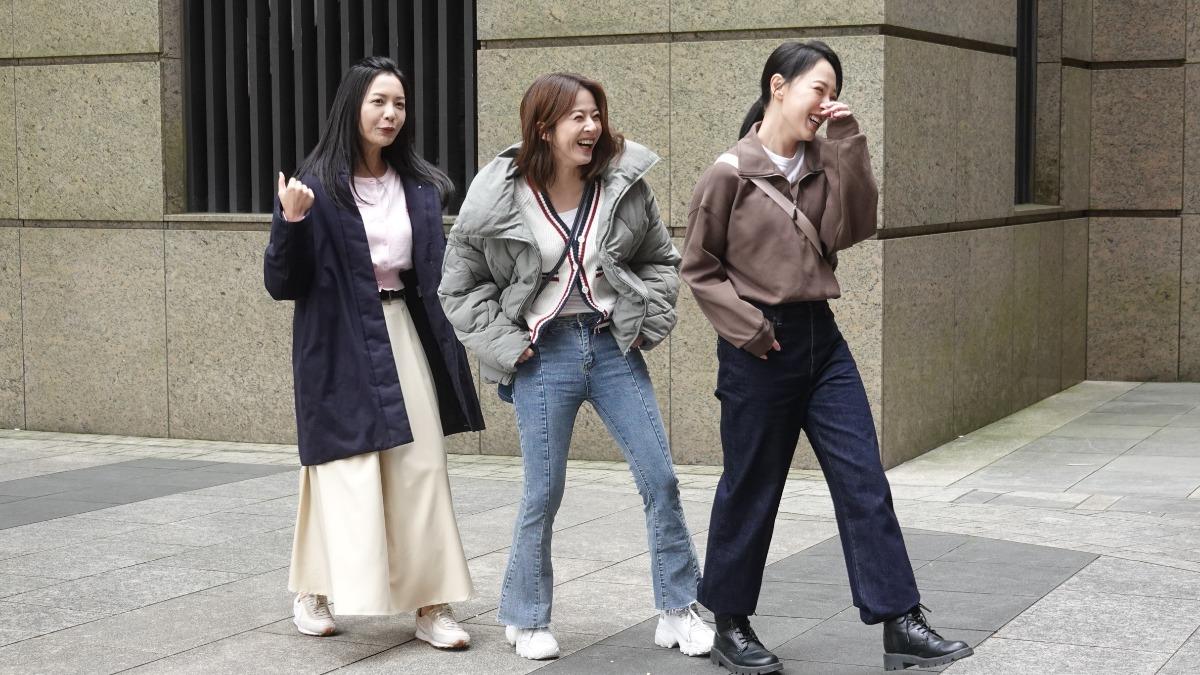 左起何蓓蓓、蘇晏霈、林筳諭,拍戲拍出好交情。(圖/民視提供)