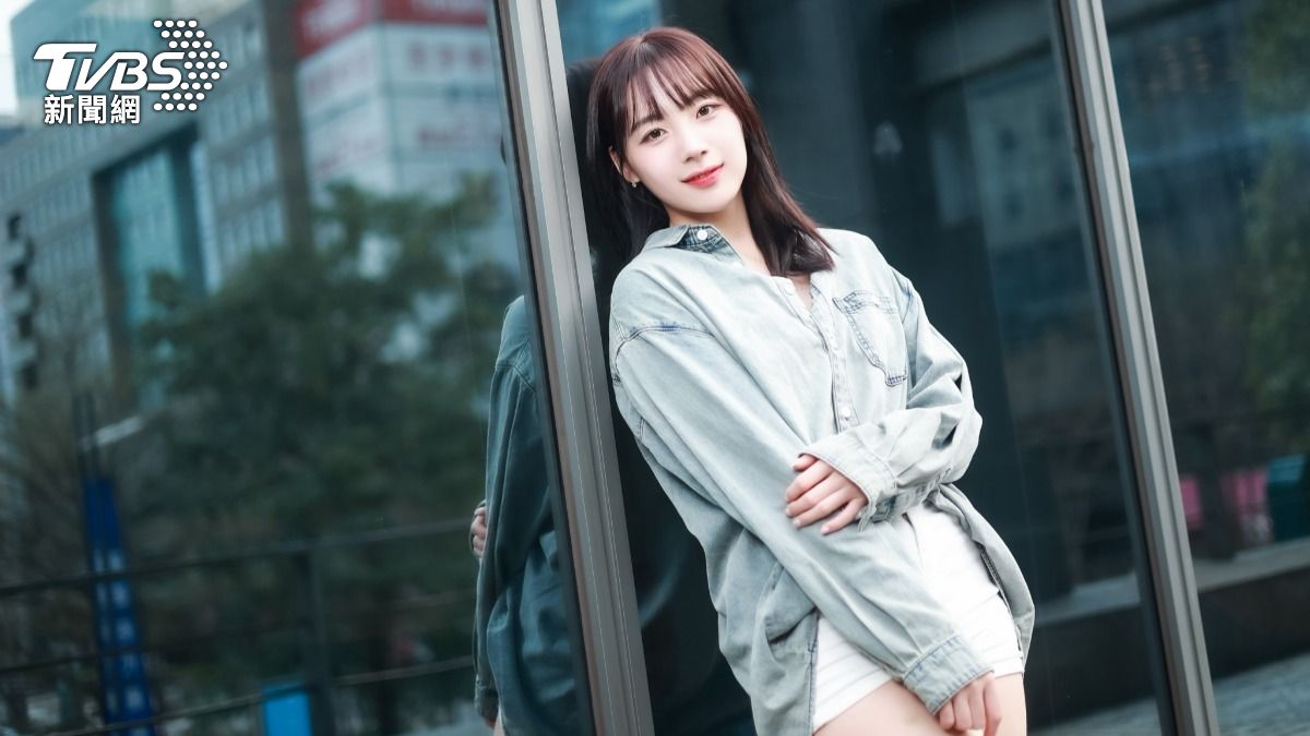 圖輯/河智媛仙照連發!眼神嫵媚「衣服沒扣好」 白嫩滑肌全看光