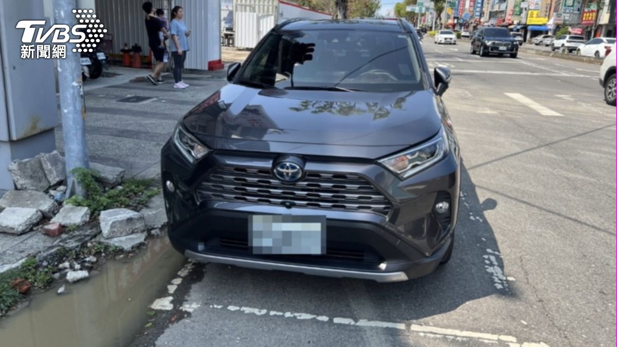 有夠扯!台中休旅車把「待轉區」當停車格 民眾怒檢舉拖吊