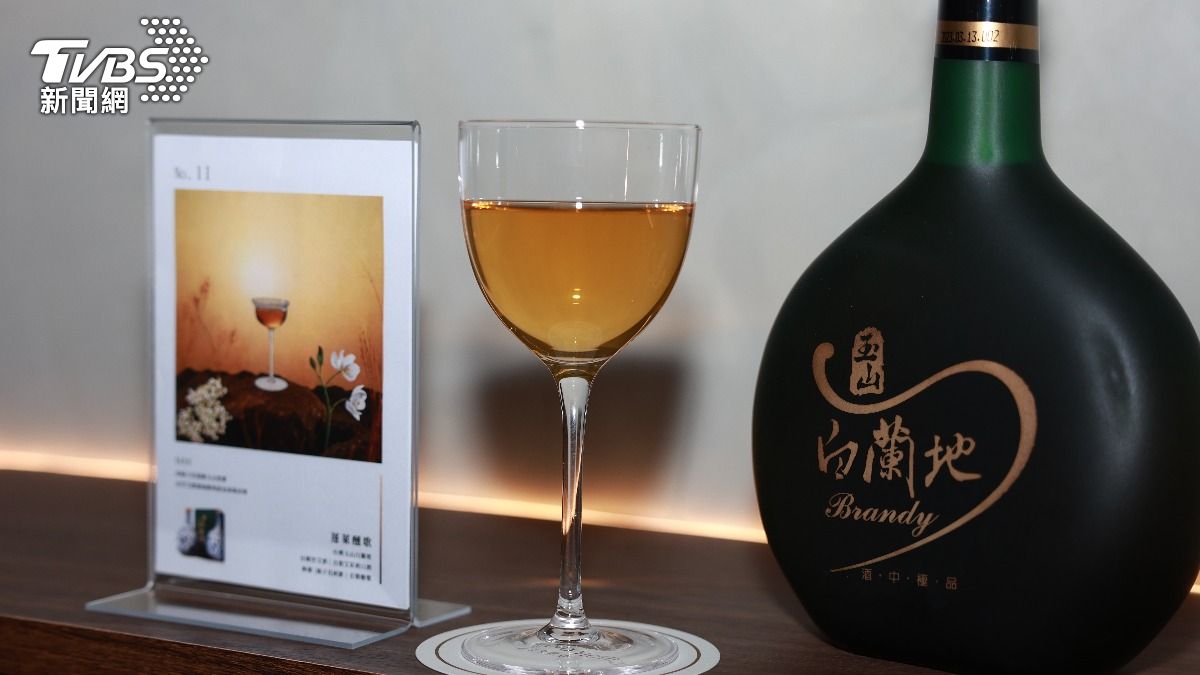 「台灣味調酒」：玉山白蘭地配上梔子花露。（圖／記者華子琛攝）