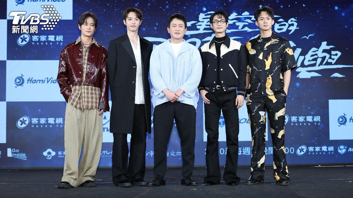 夏騰宏(左起)、曹佑寧、王識賢、黃河、吳念軒主演《星空下的黑潮島嶼》。(圖/張哲鳴攝)