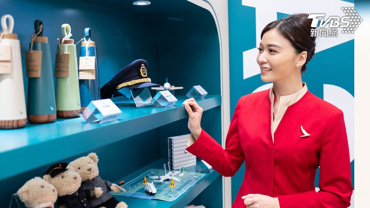 Cathay Shop南港LaLaport登場,現場展示國泰航空限定商品(/圖:國泰航空)