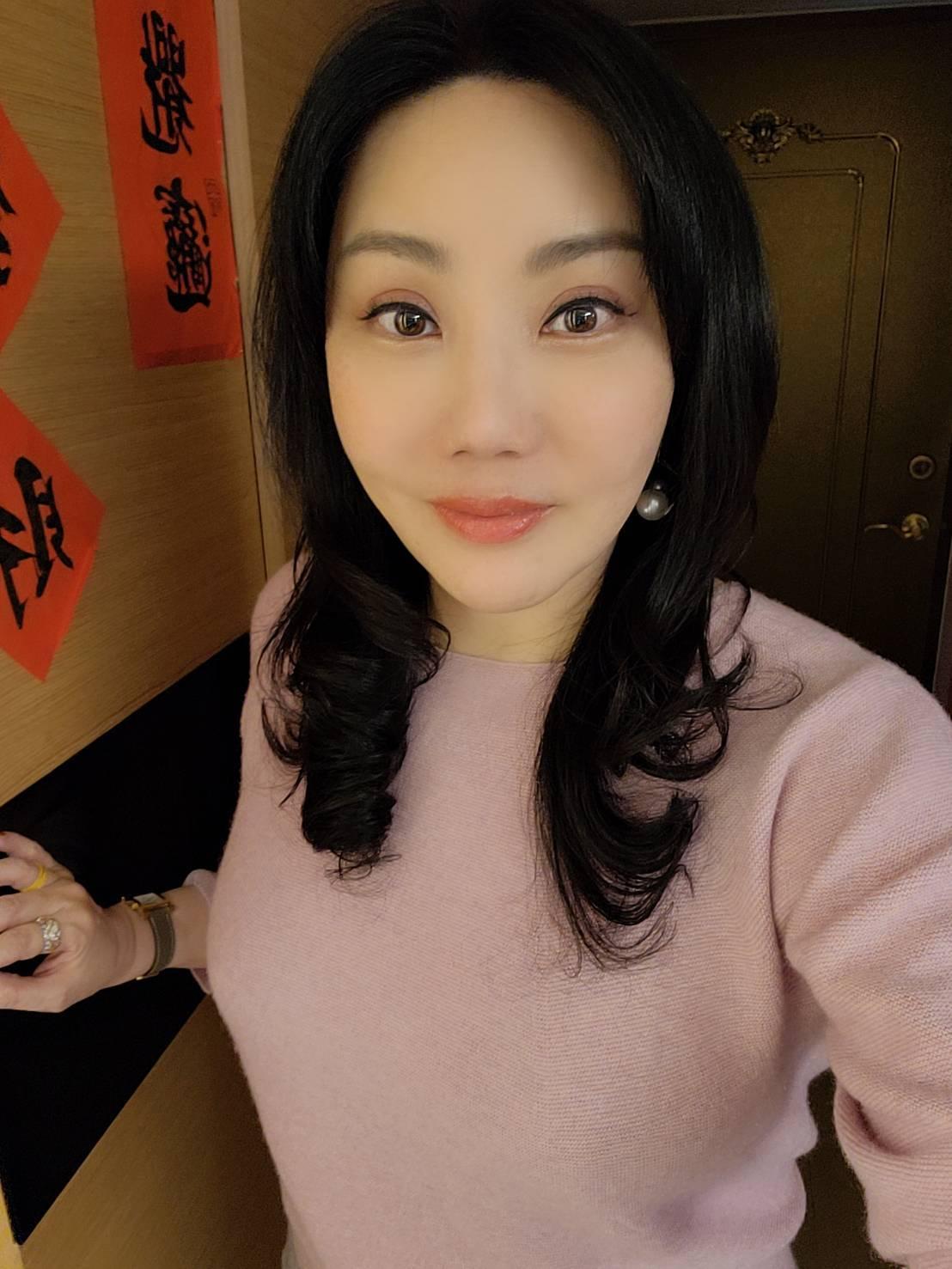 命理師沈嶸。(圖/翻攝自沈嶸臉書)