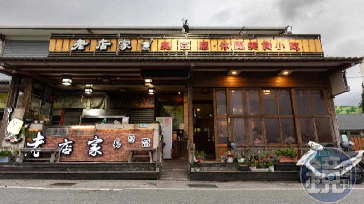「老店家臭豆腐」座落於花蓮吉安鄉田野旁，又被網友稱為聞得到田園香的臭豆腐店。（圖／鏡週刊）