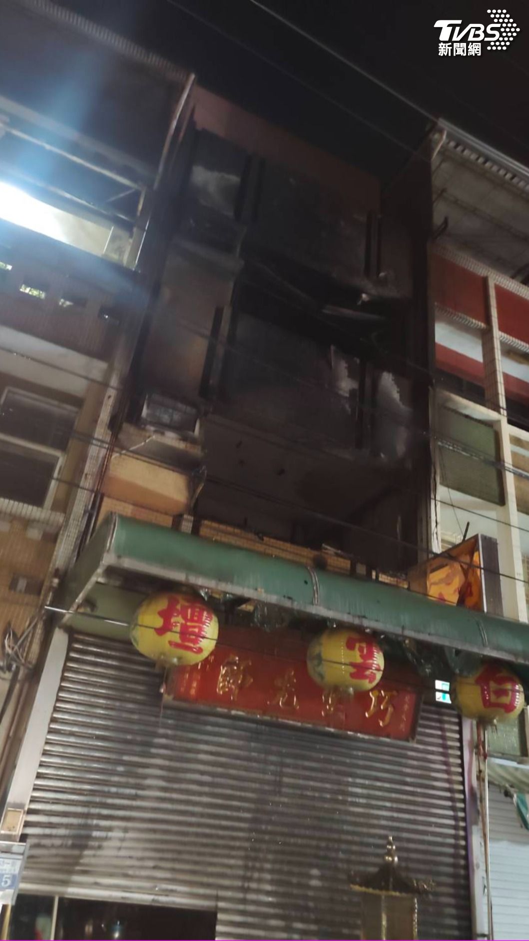 51歲楊姓屋主及時逃生。(圖/TVBS)