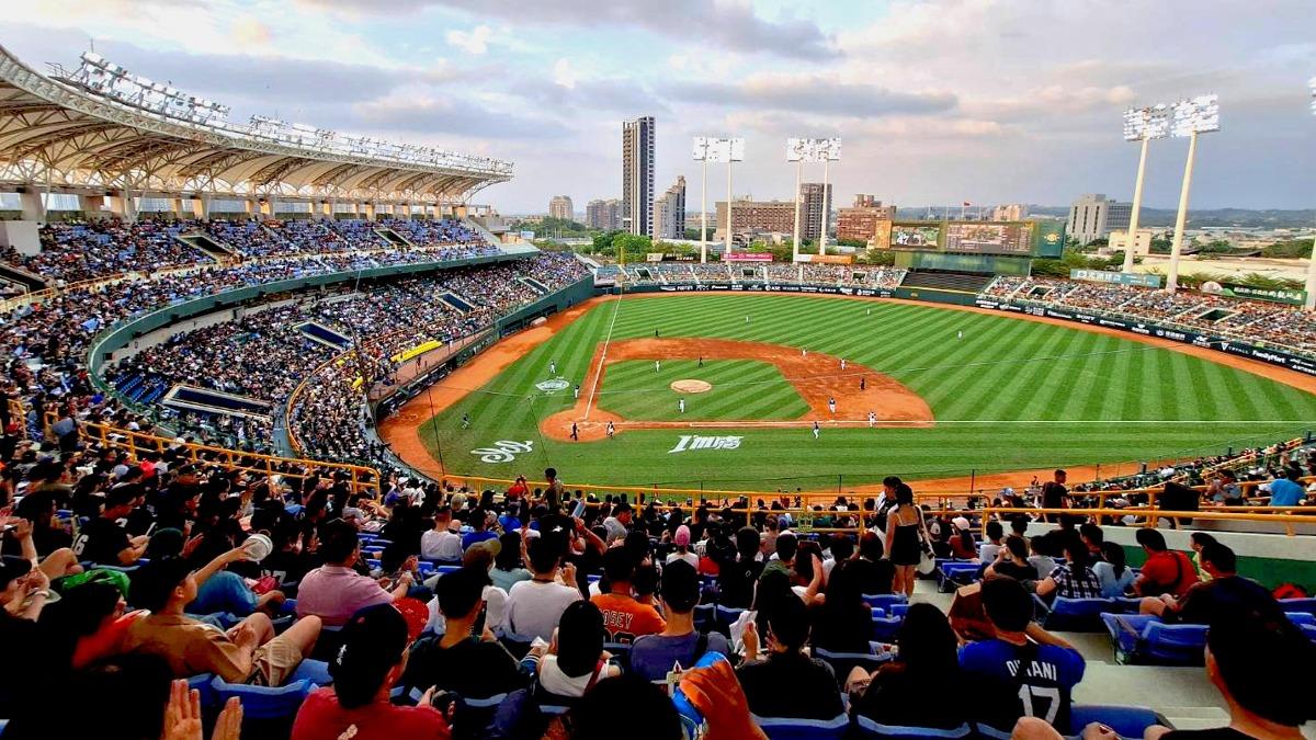 台鋼雄鷹主場開幕戰將在4月4日清明連假期間登場。(圖/高雄市運發局提供)