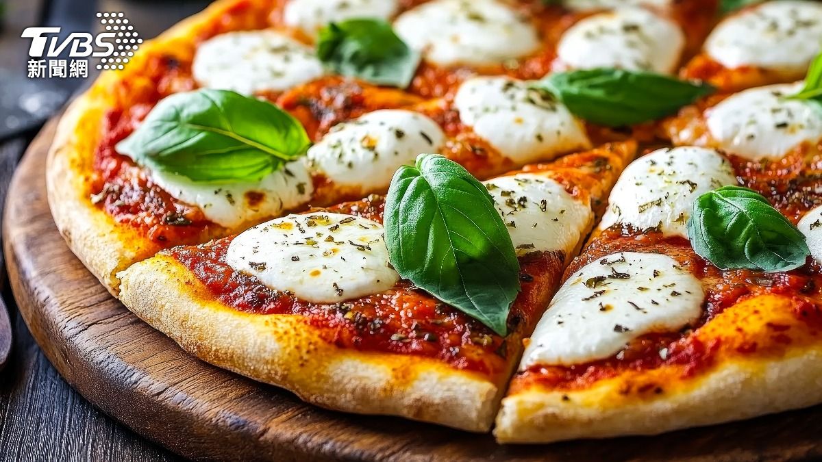 披薩是許多人熱愛的美食之一。(示意圖/達志影像shutterstock)