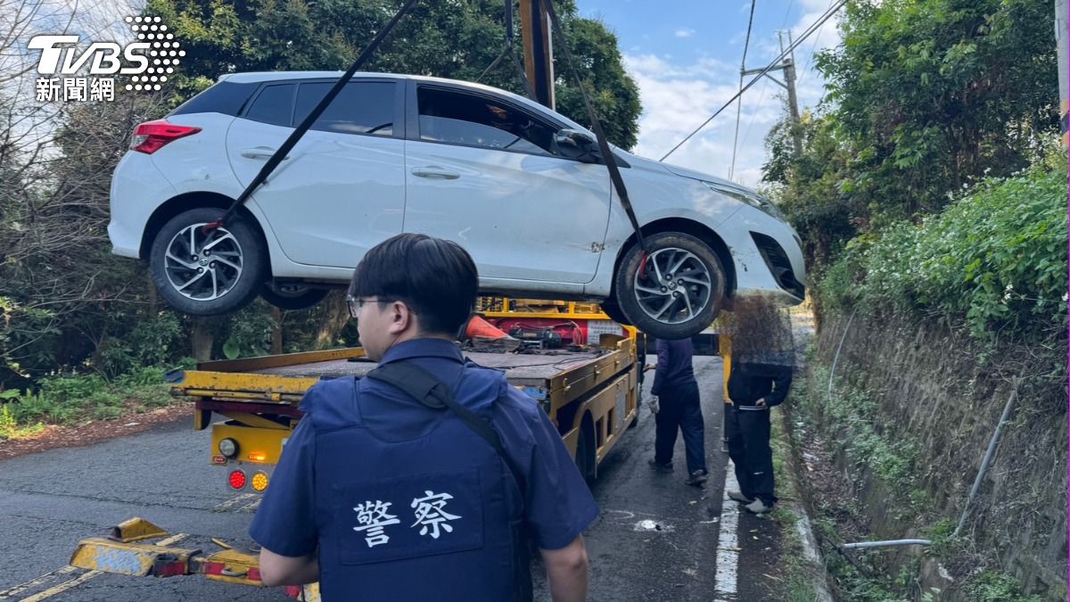 車子被拖吊。(圖/TVBS)