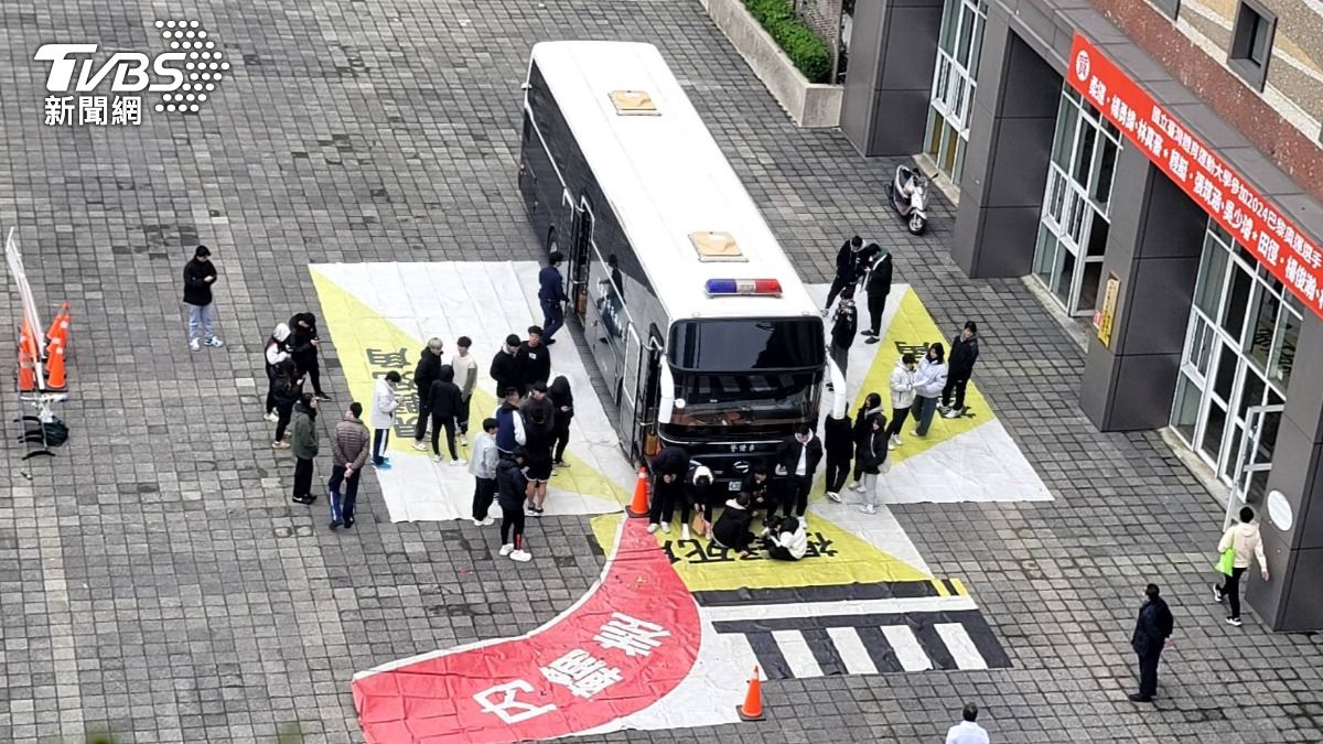 有片/多退幾步保命!大車內輪差死角範圍曝 氣球入禁區秒輾爆