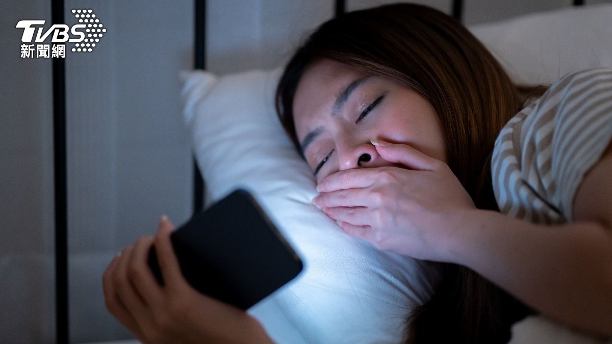 捨不得睡!中醫示警「報復性熬夜」恐罹心臟病 5問題快自測