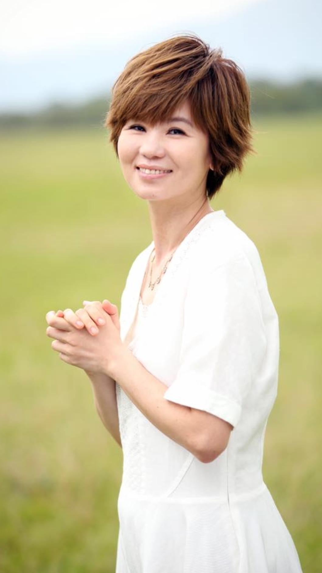 黃乙玲唱紅〈講什麼山盟海誓〉等好歌,更4度奪下金曲歌后獎座。(圖/翻攝自黃乙玲臉書)