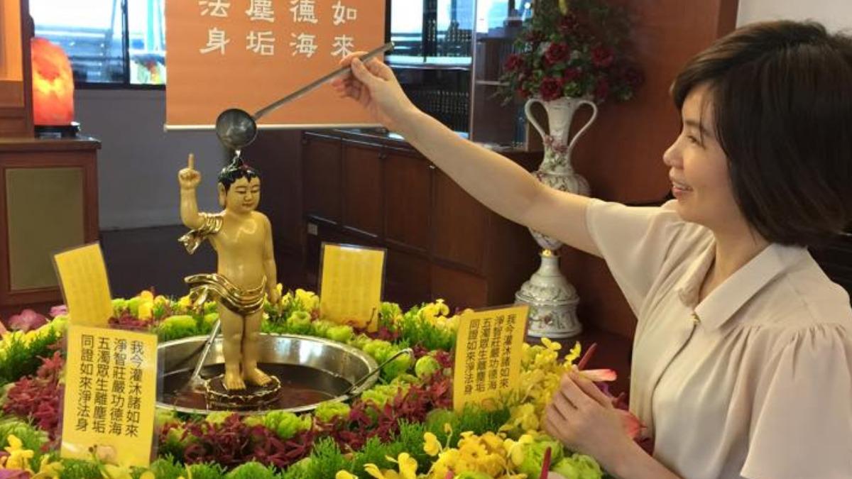 黃乙玲近年來一心向佛,過得相當低調。(圖/翻攝自黃乙玲臉書)