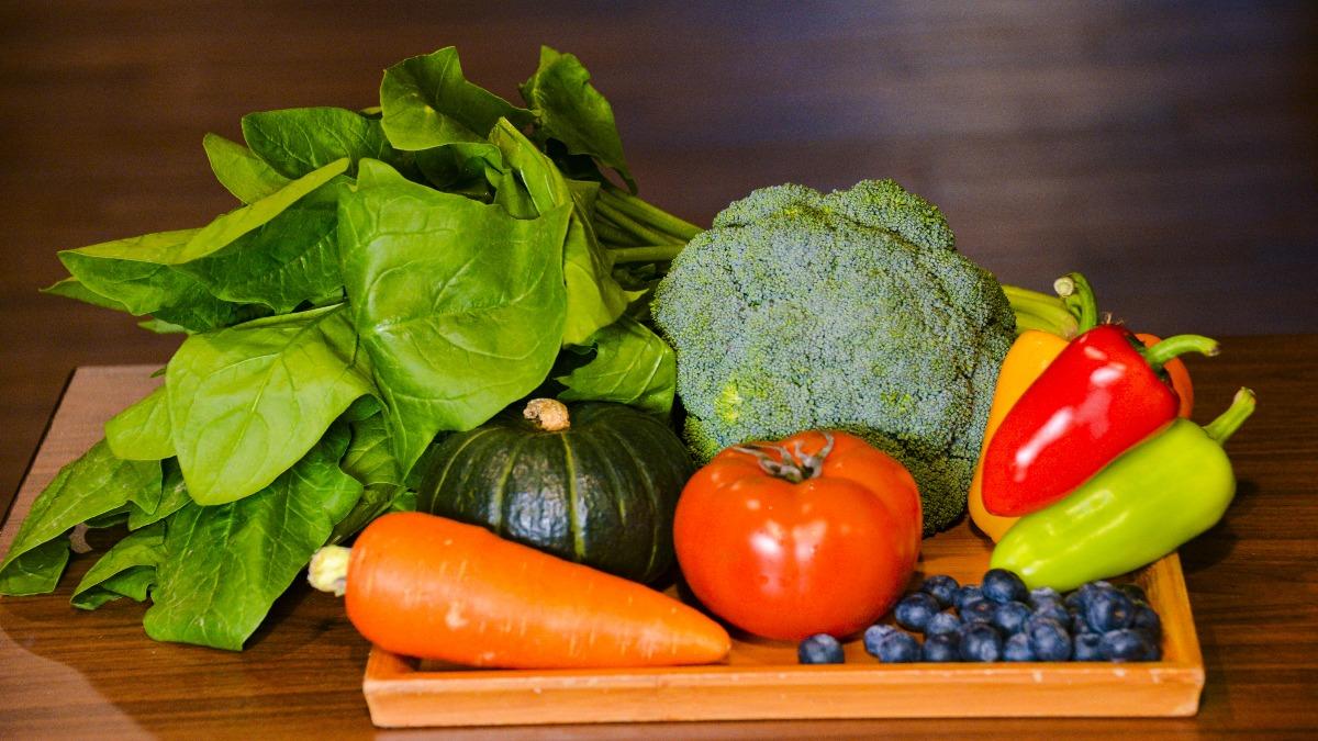 愛看3C視力惡化 專家點名4款護眼食物「堅果、蛋黃」都有效