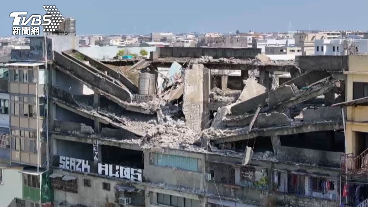 以為地震!台中清水50年大樓塌陷 疑建商資金不足未蓋完