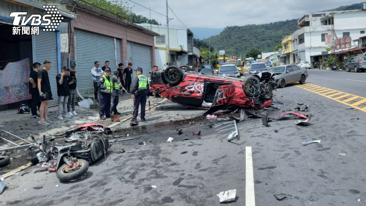 台東賽車暴衝連撞2車1機車 翻滾2圈慘烈現場曝