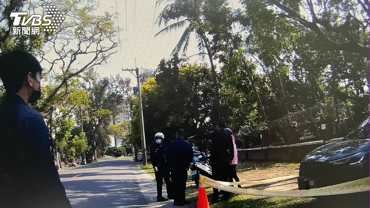 快訊／高雄某活動中心轎車停到布滿蜘蛛絲　赫見一男屍
